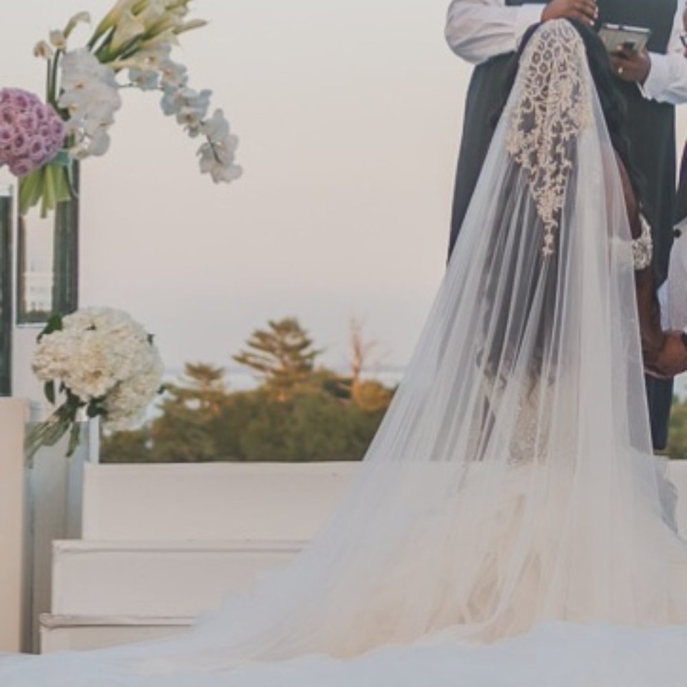Matopeda "Crystal Embroidered Wedding Veil"